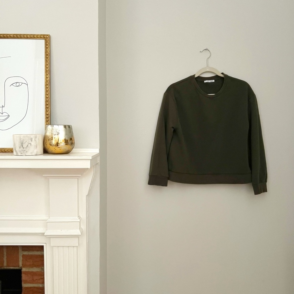 loose fitted olive sweatshirt / size small / Zara